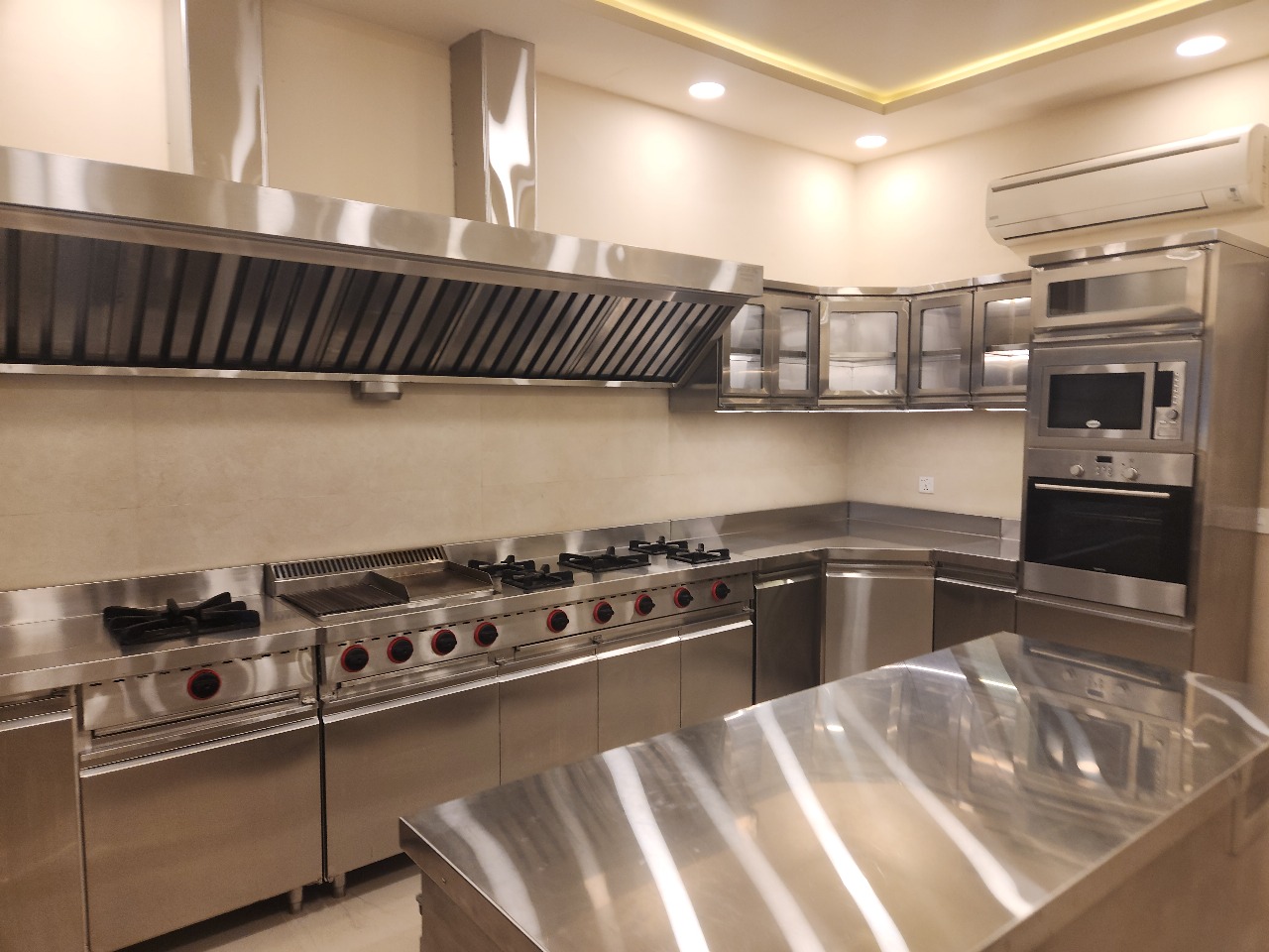 Commercial kitchen equipment in Pakistan